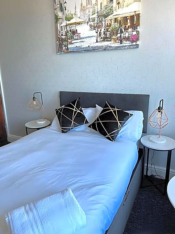 OYO Marine Parade Hotel, Eastbourne Pier