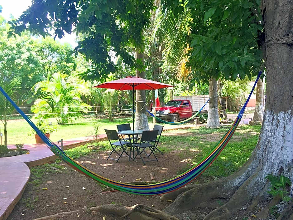 Yaxche Centro Hostal y Camping