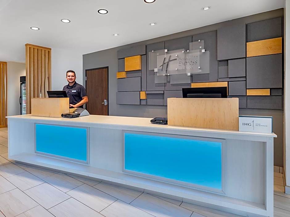 Holiday Inn Express And Suites Ruskin By IHG