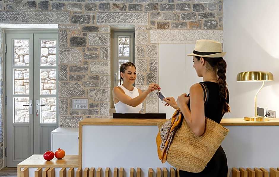 Trapela Limeni Luxury Suites