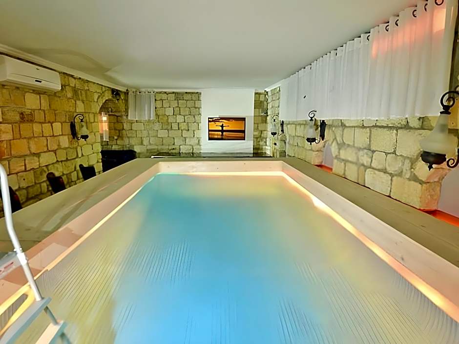 Azulat Even Hen Lodge