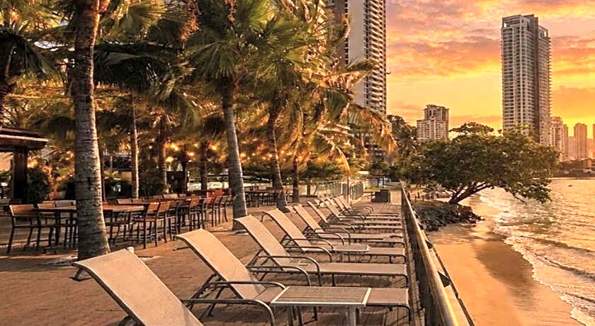 Hompton Hotel by the Beach
