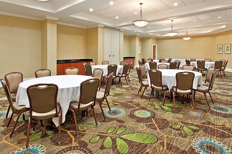 Holiday Inn Brunswick-I-95 (Exit 38)