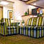 La Quinta Inn & Suites by Wyndham Milwaukee Airport / Oak Creek