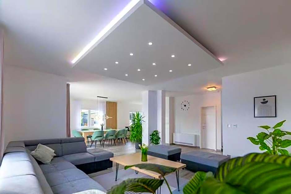 Holiday home "Villa Blue Lake" - Private Heated pool, Hotube