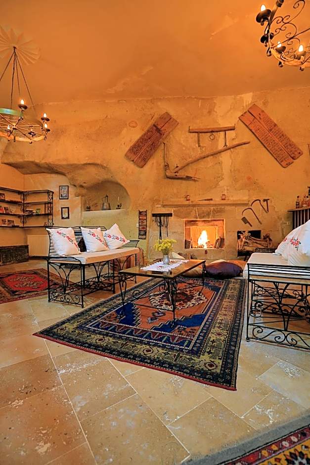 Jerveni Cave Hotel