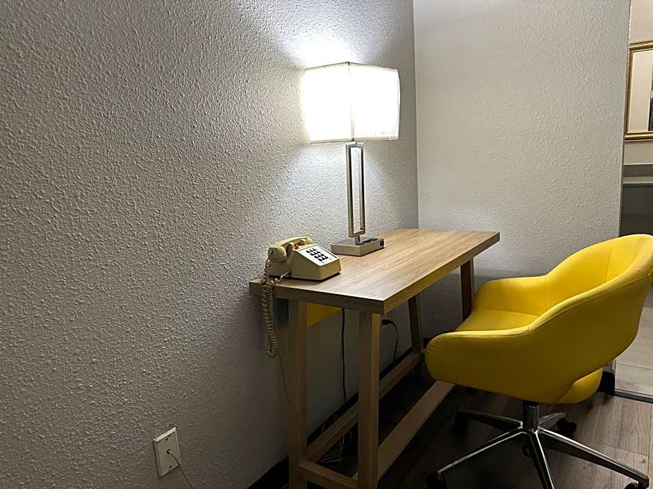 Days Inn by Wyndham Huntington