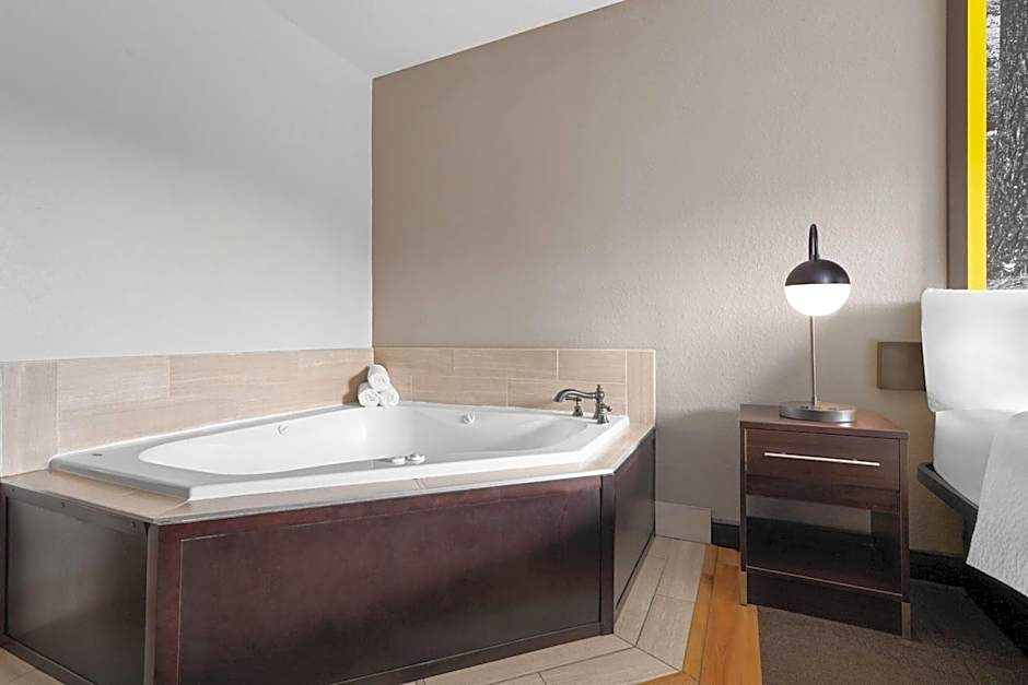 Super 8 by Wyndham Helen