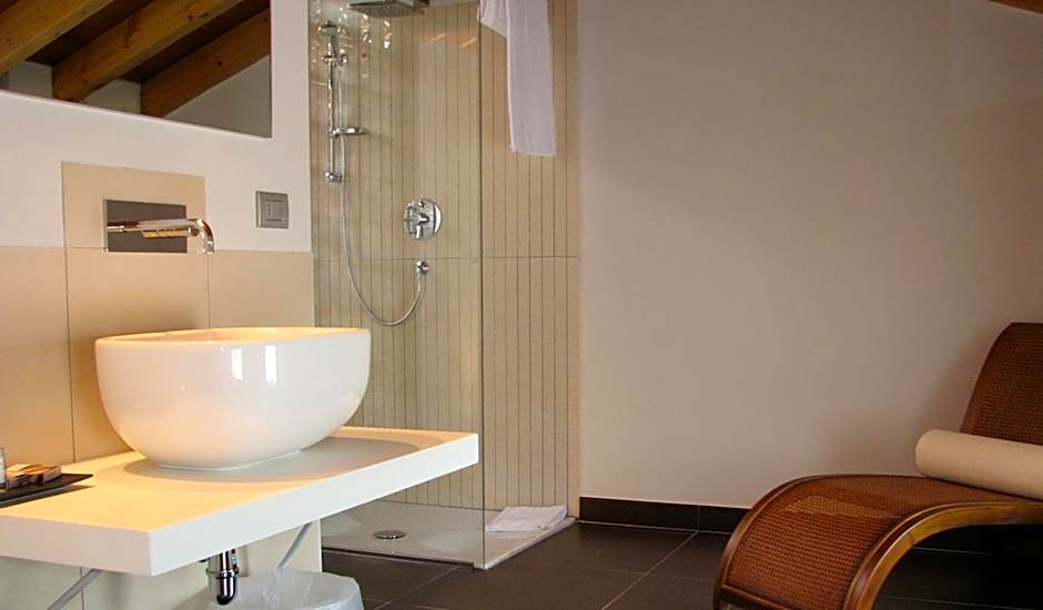 Parizzi Suites & Restaurant