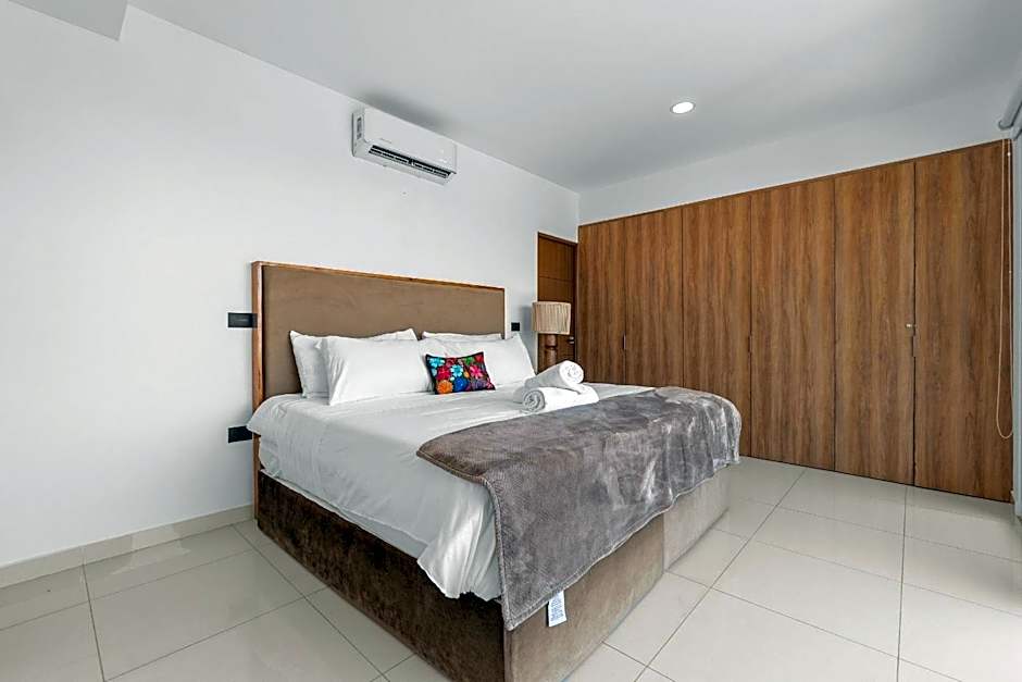 Monyxbnb at Zoho Skies