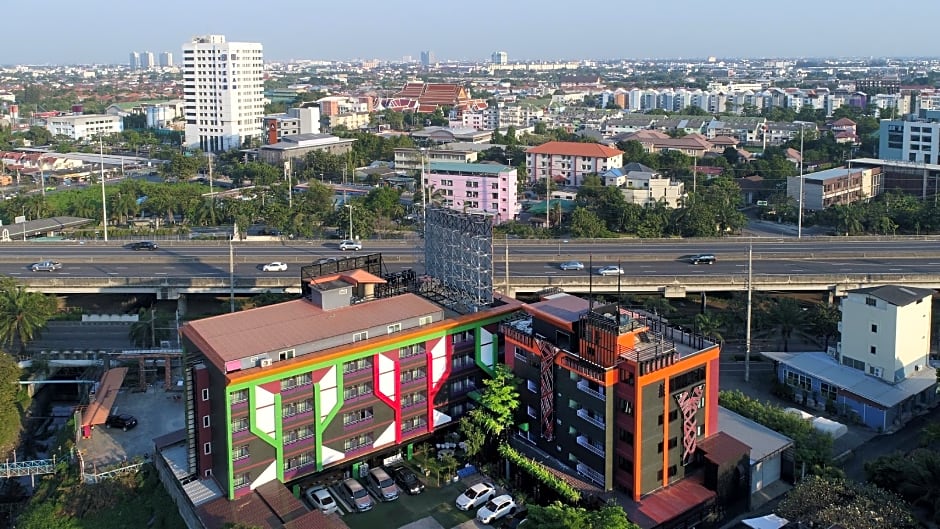 The Breton Hotel (Media)