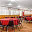 Econo Lodge Inn & Suites Newton