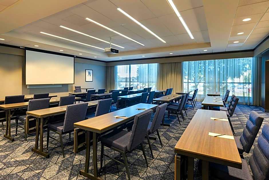 Courtyard by Marriott Redwood City