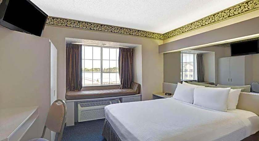 Microtel Inn & Suites By Wyndham Houston