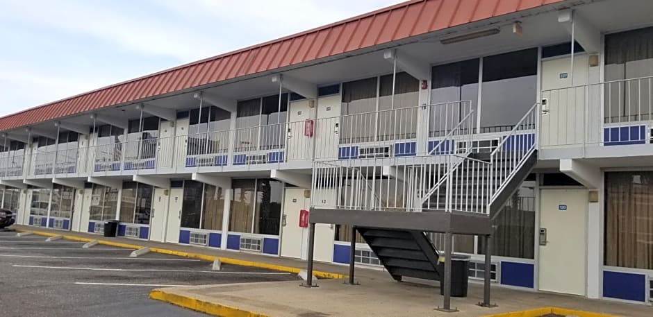 Family Inns of America – Mobile, AL