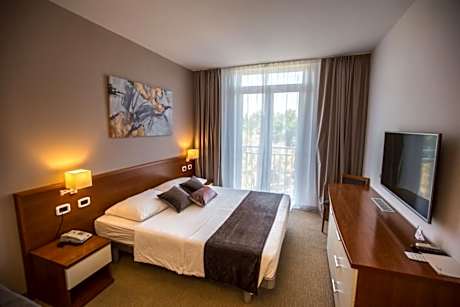 Arena Hotel Holiday