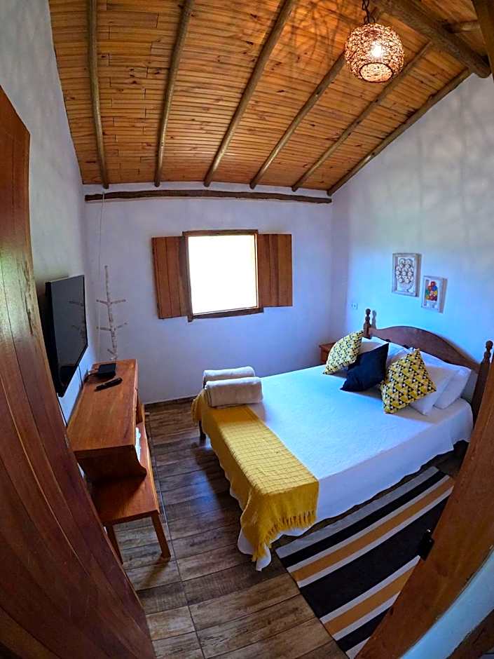 Chalés Vila Carrancas - Ao lado do centro com piscina, cozinha completa e muita tranquilidade