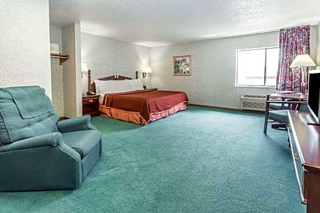 1 King Bed Efficiency Non-Smoking