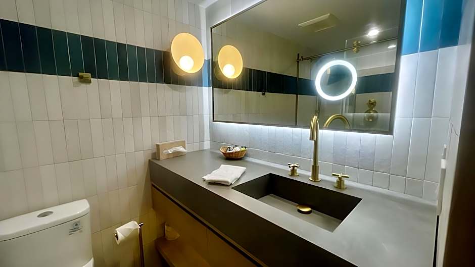 HUNTINGTON BEACH INN