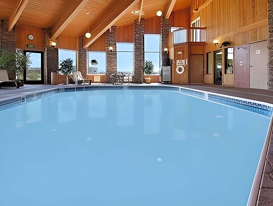 Pinedale Hotel & Suites