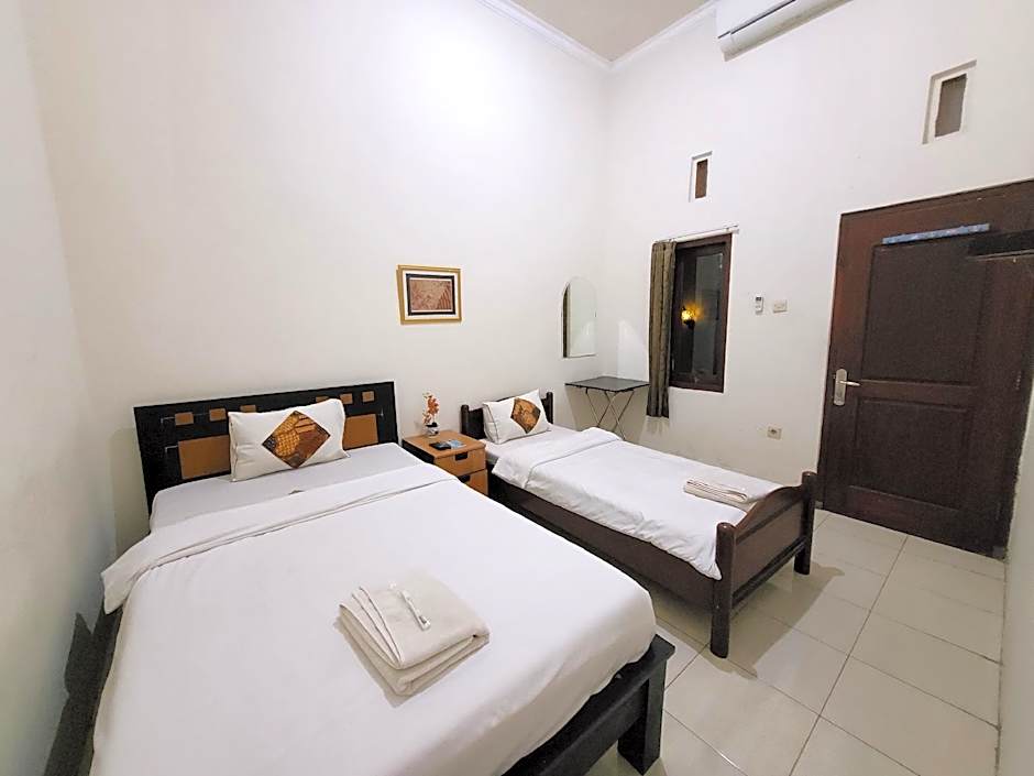 Ndalem Katong Guest House Ponorogo