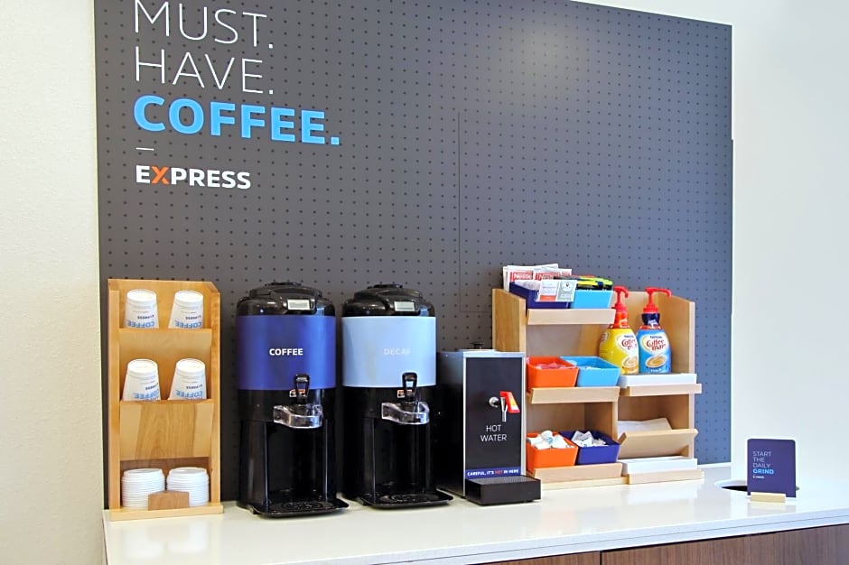 Holiday Inn Express & Suites Columbus North By IHG