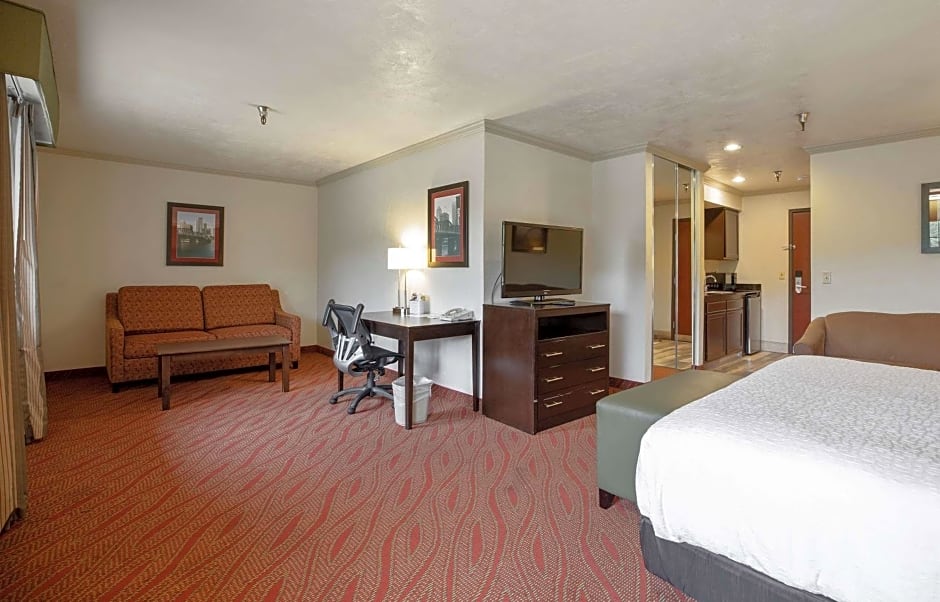Best Western Plus Parkway Inn