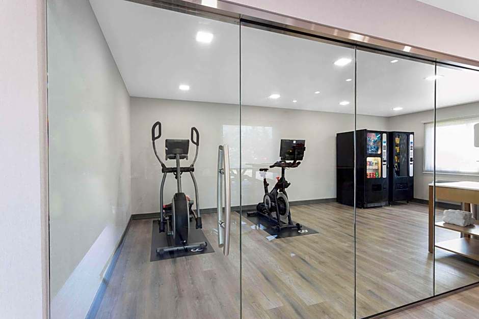 Travelodge by Wyndham Elkhart