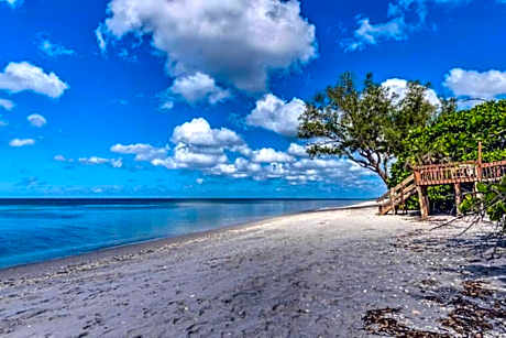 Miles of Beach - 4BR Private Beach Access Cottage