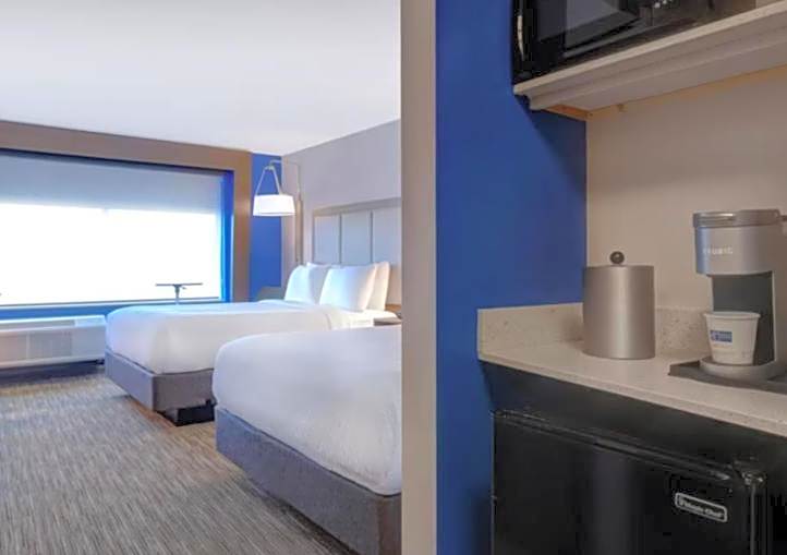 Holiday Inn Express & Suites - Detroit - Dearborn By IHG