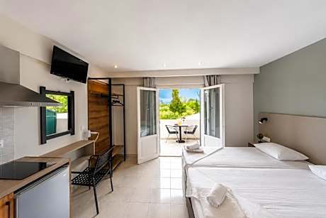 Studio (2 Adults)