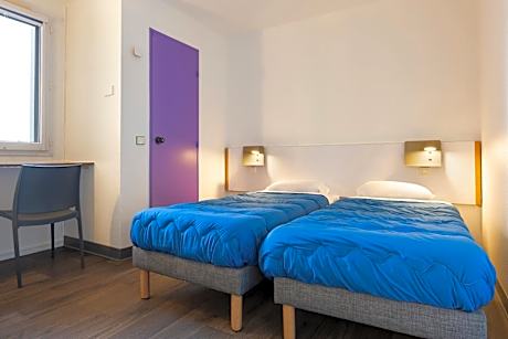 Twin Room (with shared shower cabin)