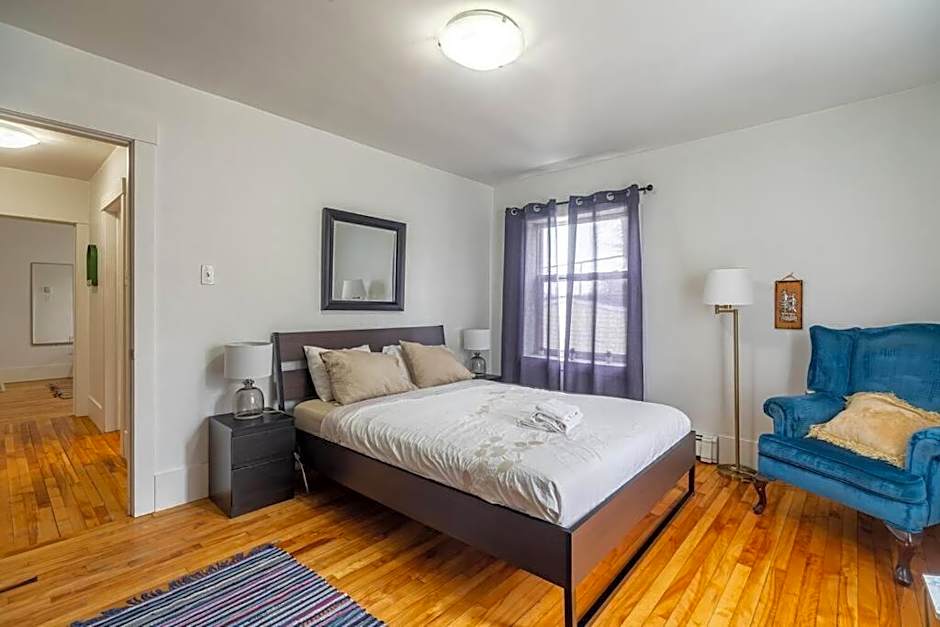 Large & Sunny Beautiful Home #103