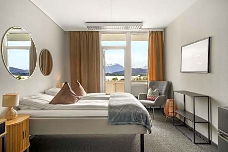 Standard Double Room with Shared Bathroom and Sea View