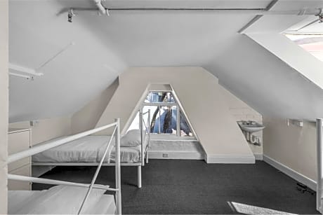 3 Single Beds Room (Mixed)