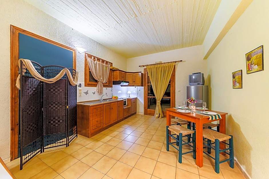 Grekis Beach Hotel and Apartments