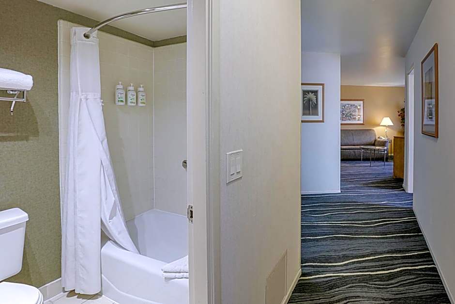 Ramada by Wyndham Costa Mesa/Newport Beach