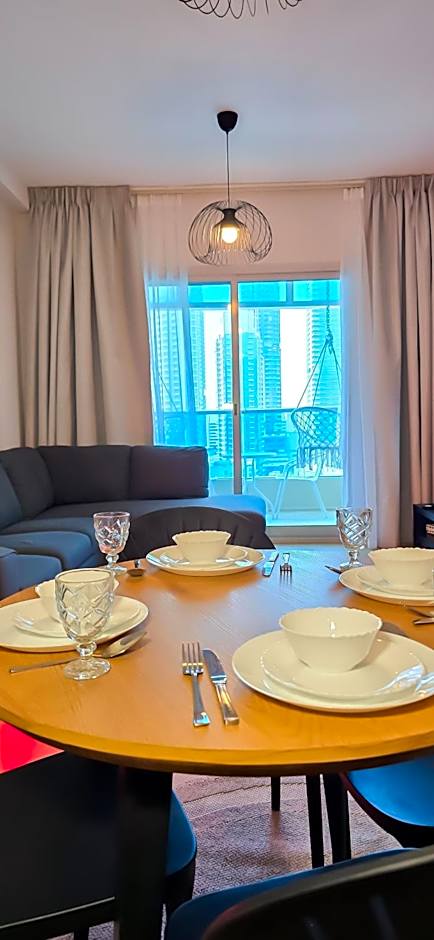 Spacious Apartment Marina View