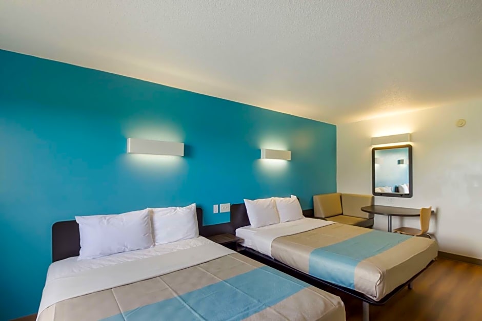 Motel 6-Rothschild, WI