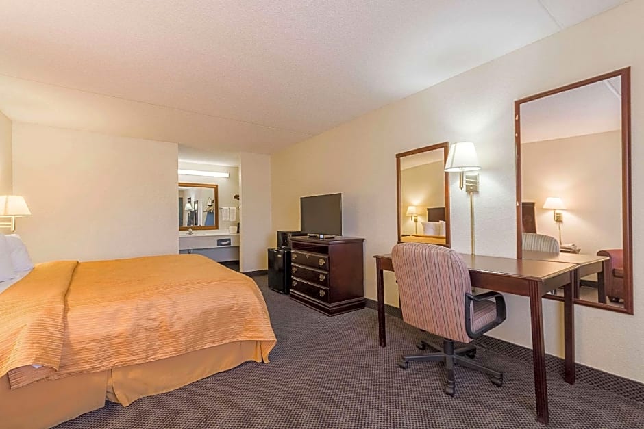 Econo Lodge Inn & Suites Bentonville - Rodgers