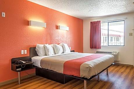 1 Queen Bed | Mobility Accessible Tub Nsmk