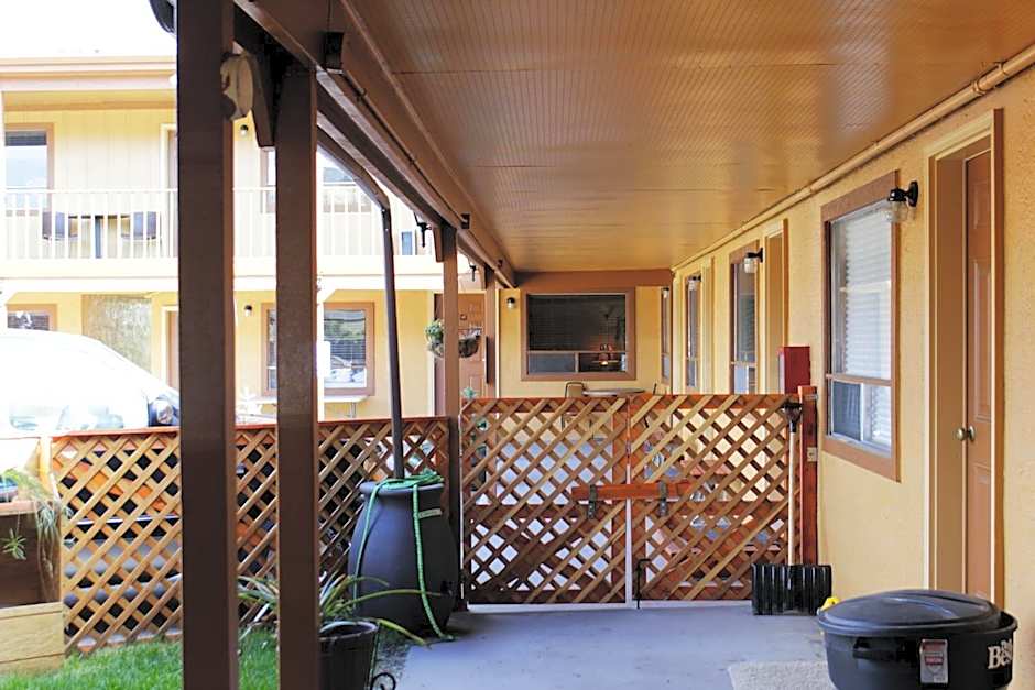 Country Motor Inn