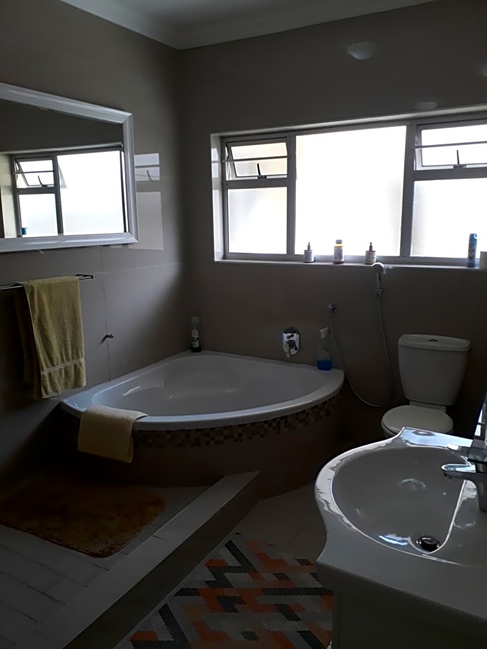 Jackie's B&B – East London, IA