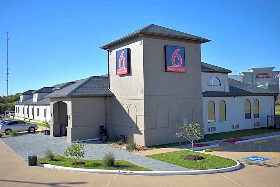 Studio 6 Suites Brenham, TX