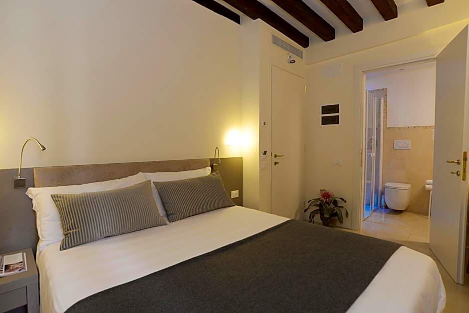 Leone Hotel