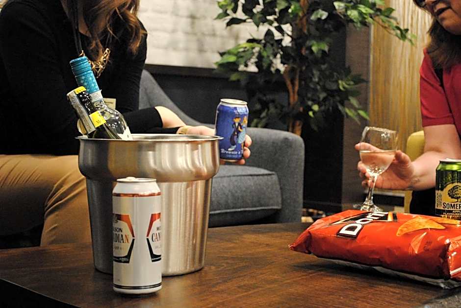 Days Inn & Suites by Wyndham Lindsay