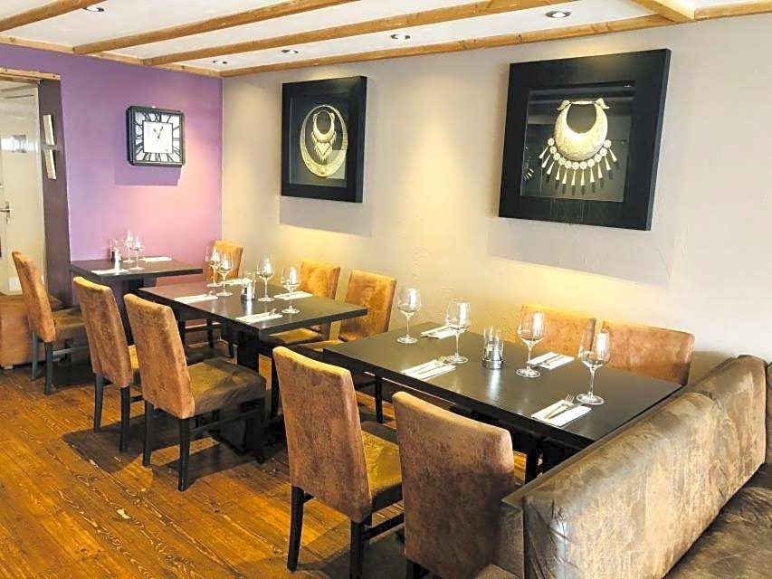 Bath House Hotel & Restaurant