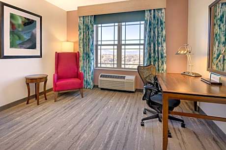 King Room with Accessible Tub - Mobility Access