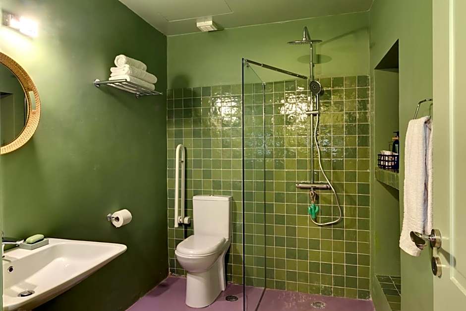 Cactus Hydra - Art Apartments