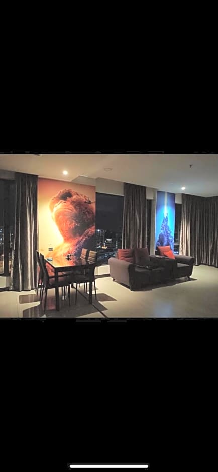Sky Suite Top floor with Rooftop Pool & Gym